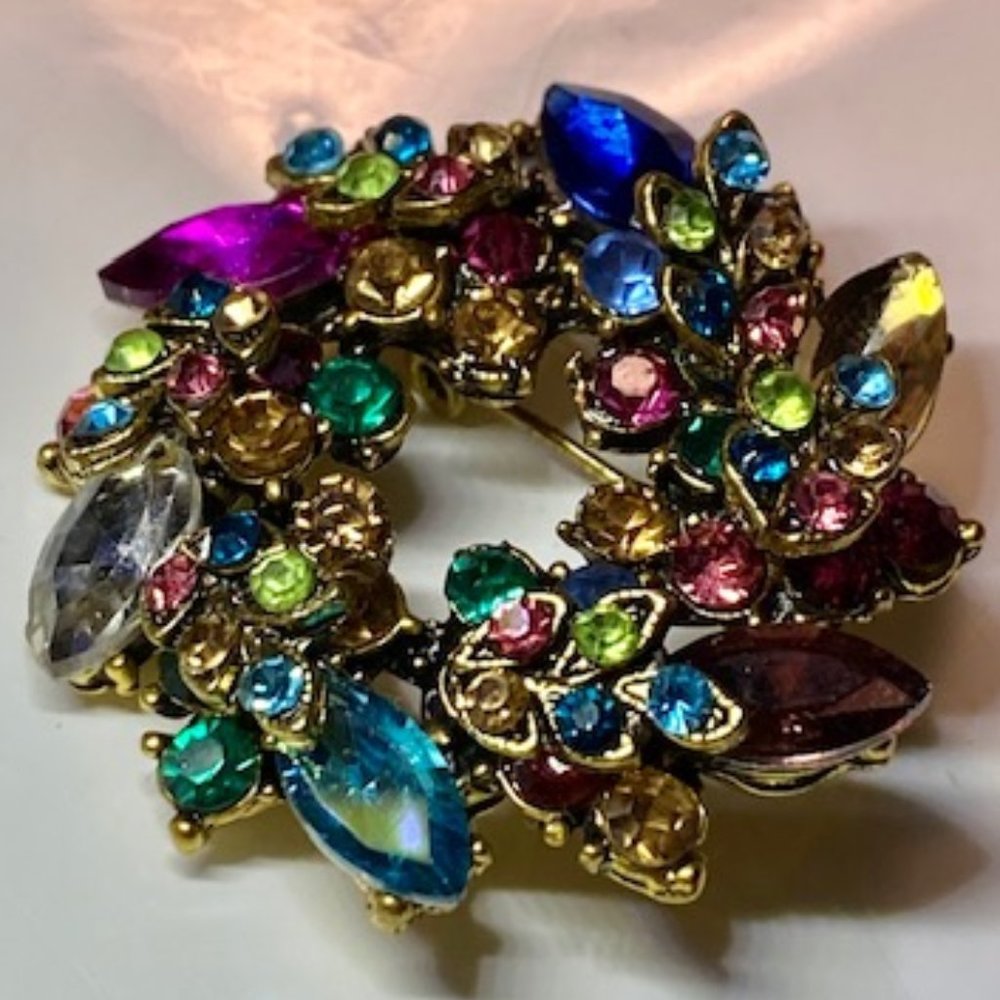 Multi-color Wreath Rhinestone Pin